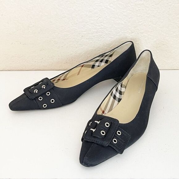 Burberry Black Pointed Toe Low Heel Pumps with buckle Sz 39.5 - Picture 1 of 10